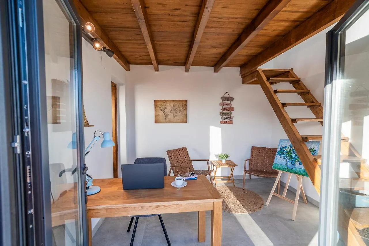 Finca Los Paseros Компета 0*,